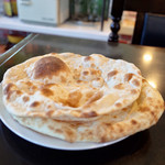 インターナショナルビレッジ - 上がロティ、下がナン