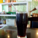 インターナショナルビレッジ - コーラは150円