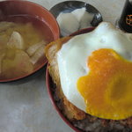 ドライブイン雪国 - かつ丼セット800円