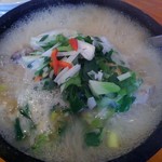 韓国家庭料理どらじ - ぐらぐらに沸騰したサムゲタン。味に深みがあって鳥くさくないです。