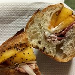 Pane Ho Maretta - 柿とクリームチーズの甘味に、ブラックペッパーの風味が良い！