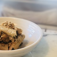 THE APOLLO - クルミとカレンツレーズンのパート包みコ-ヒークリーム