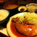 九里九馬 - 日替り揚げ物定食：チキンのトマト煮