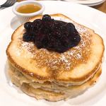 96320052 - ②パンケーキwith warm メイプルバター（ブルーベリー）1600円