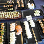 Mamuzu - 寿司は…ネギトロ、鮪、穴子、うなぎ、いわし、イカ、タコぶつ、帆立、サーモン、稲荷寿司、玉子焼など数えきれず…