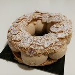 La Pâtisserie Cyril Lignac - ピーカンナッツの風味がすごい！PARIS-BREST PECAN6.5ユーロ