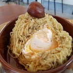 恵那川上屋 - たっぷりの栗ペーストの中にはさっくりしたメレンゲ