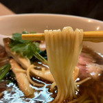 Menya Tamagusuku - 鶏そば 醤油 麺リフト