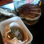 炭焼 炙屋 - カニ味噌甲羅とホタテと牡蠣