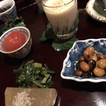 季より - 北海道産黒豆・ミニトマトのシロップ漬け・大根の煮物・丸大豆の漬物