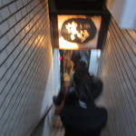 Hakata Motsudokoro Kirari - 階段をぐんぐん下ります