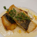 京Apollo食堂 - （撮影 20181110）スズキのポワレ…野菜ソースが美味しい。