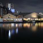 対岸からの外観