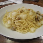 オステリア　ラ　ブーカ　ディ　ミタ - ベビーホタテと大根のペペロンチーノでございます