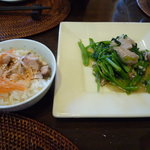 クアン・アンゴン - 豚肉と空芯菜の炒め物＆まぜごはん
