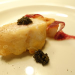 長谷川 稔 - クエとレンコンのベニエ ブレザオラとキャビア添え