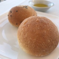 オリゾントウキョウ - MENU A ワンプレートランチ 【デセール付】 ¥2,100+tax+サービス料10%
                パン