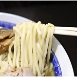 プリプリ感極まる麺。