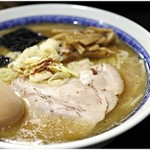 中華そば べんてん - 塩ラーメン+味付玉子  900+100円 スタンダードな一杯ですが完成度は突き抜けてます。美味い！