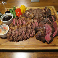 カリフォルニアラウンジ ステーキ＆ワイン 川崎店 - ステーキ3種 300g