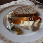 インペリアルバイキング サール - チーズの種類も多く