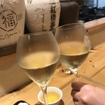 一碗水 - 誕生日祝いのグラスシャンパンいただきました〜