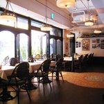 ブラッスリー アミカル - 店内風景