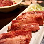 Buta Yakiniku Magariya - 厚切り牛タン