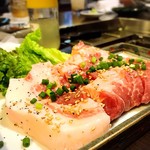 Buta Yakiniku Magariya - 六白黒豚の肩ロースステーキ