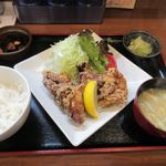 となりの食堂 - 鶏唐揚げ　これも￥800