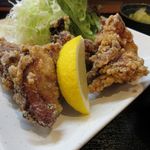 となりの食堂 - 添えてあるレモンが嬉しい
