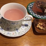 旬菜カフェ おてあて - ルビー色のハイビスカスハーブティー・ローゼル　酸味がよく効いていながら尖っておらず、優しい味わいでした◎　2018/11/10