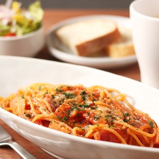 ランチでリーズナブルに前菜、パスタ、お魚、お肉料理を楽しもう