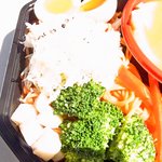 そらのいろ麹町本舗 - 具材あーっぷ　※めっちゃ日光ガンガンだったもので、、、