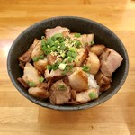 麺屋 しん蔵 - チャーシュー丼 300円
      