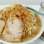 ラーメン荘 歴史を刻め なかもず店 - ラーメン　750円（麺デフォ(300g)、にんにく抜き、野菜増し、あぶら増し）