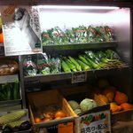 Nouka No Daidokoro - 入り口には野菜が販売されています。
