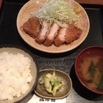 豚珍館 - かつ定食 730円