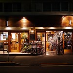 Cruise Bicycle+Cafe - 夜の雰囲気
