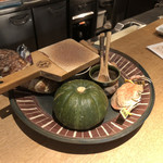 志庵 - カウンターの上のオブジェ。と思ったら本物のようです。