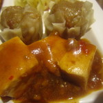 ブッフェ パンチュール - ピリ辛麻婆豆腐と焼売