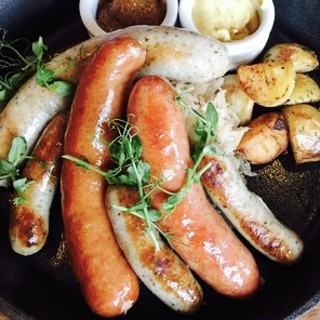 DOBROGI HUNGARIAN BAR & DINING_0