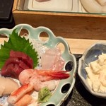 鮨榮 - お任せ御造りとお通しサラダ