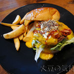 ヴィレッジ ヴァンガード ダイナー - ペッパー＆チェダー メルト バーガー(￥1,050)