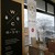 CAFE 水とコーヒー - モダン  すっきり  窓の 向こうは 港です