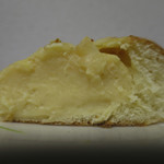 アミール - とろ〜りクリームパンの断面