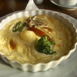 小樽ゲストハウス - 料理写真:売りの「キッシュ風オムレツ」。キッシュ風です、風、キッシュではありません。