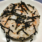 Sousakugashi Itouya - 鮭と胡麻が混ぜ込んであるお米です！