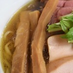 らぁ麺 飛鶏 - 貝出汁らぁ麺＋チャーシュー