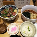鮪市場 - 選べる定食（びん長まぐろ漬け丼＋小かけそば＋ポテサラ）